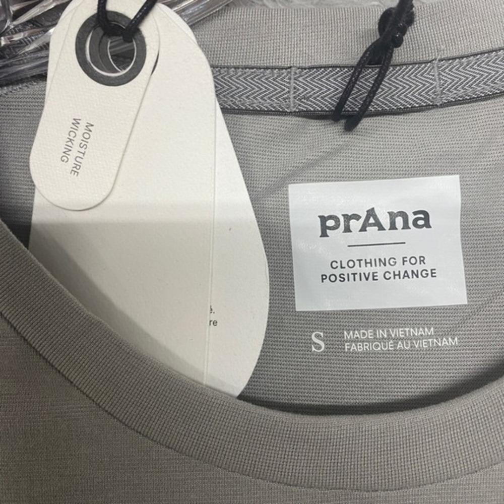 prAna Tee Mens Small Gray Mission Trails Short Sleeve Moisture Wicking Top‎ - Picture 3 of 6